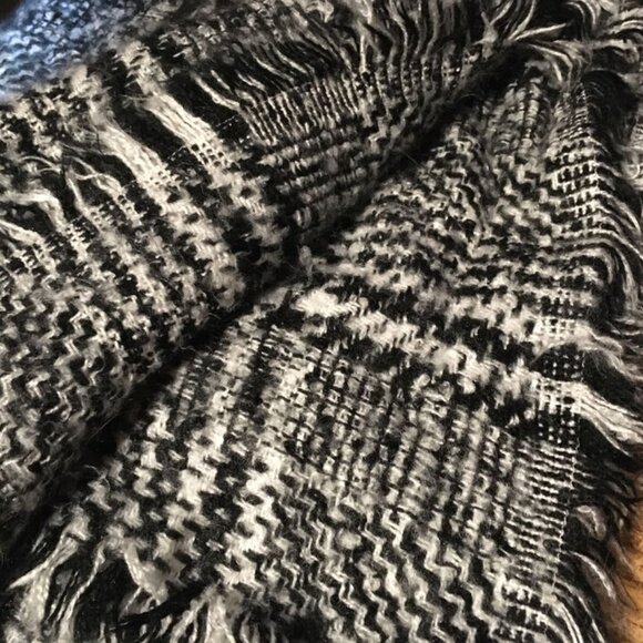 2X EXPRESS SCARF 24 X 72 24 X 82 BLACK & WHITE - Picture 7 of 7
